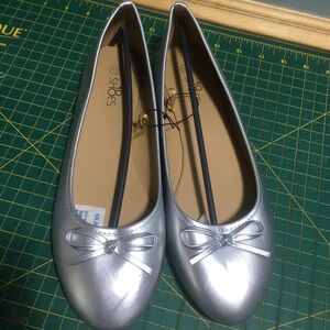 Women’s Silver Bow Ballet Flats